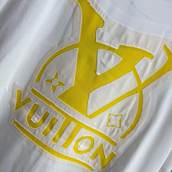 The new Louis Vuitton embroidered short-sleeved shirt