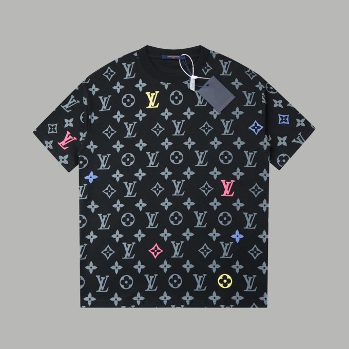 The new short-sleeved style of Louis LV