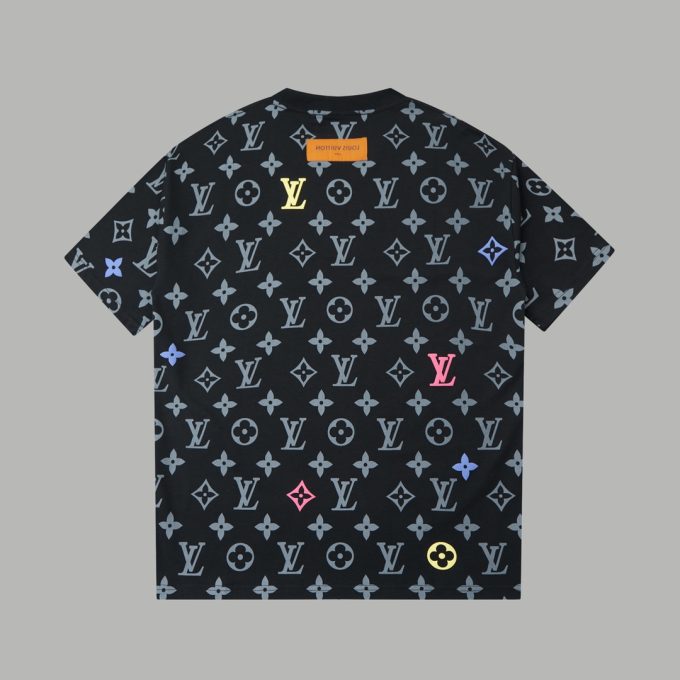The new short-sleeved style of Louis LV