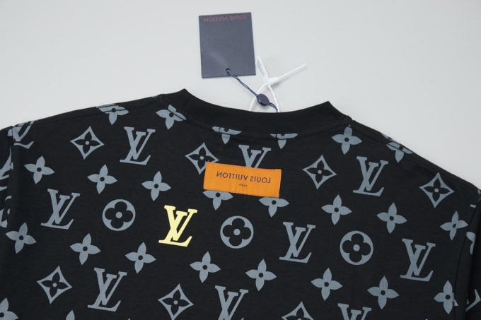 The new short-sleeved style of Louis LV
