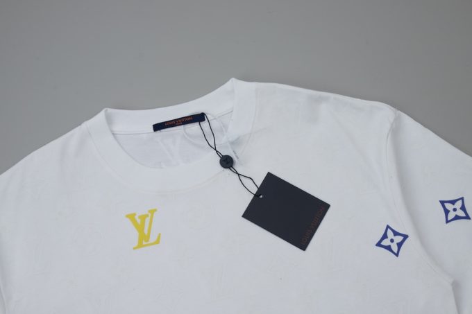 The new short-sleeved style of Louis LV