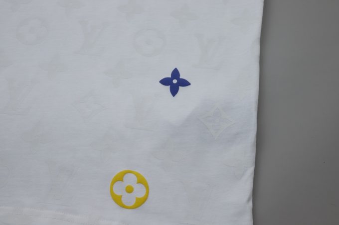 The new short-sleeved style of Louis LV