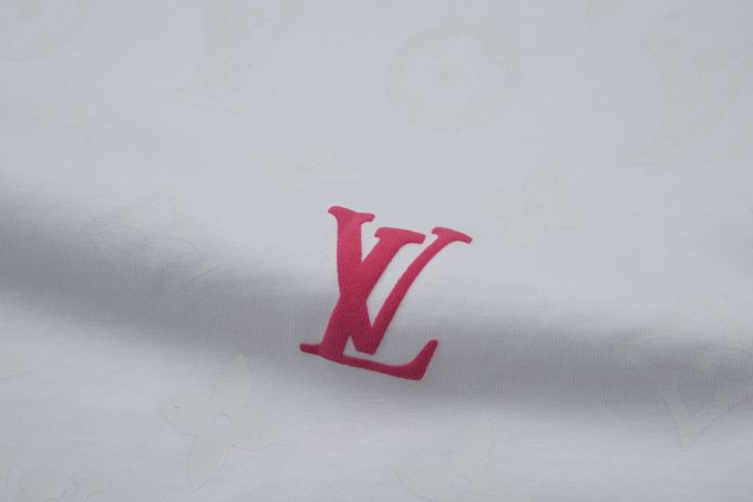 The new short-sleeved style of Louis LV