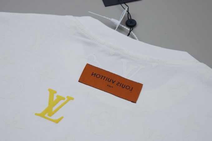 The new short-sleeved style of Louis LV