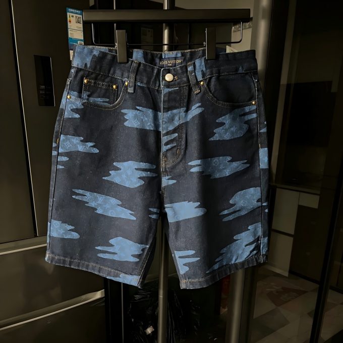 Louis printed with auspicious clouds cropped denim shorts