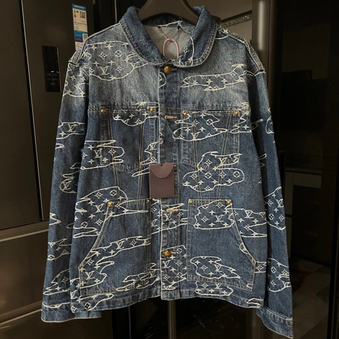 Louis Xiangyun embroidered embossed denim jacket
