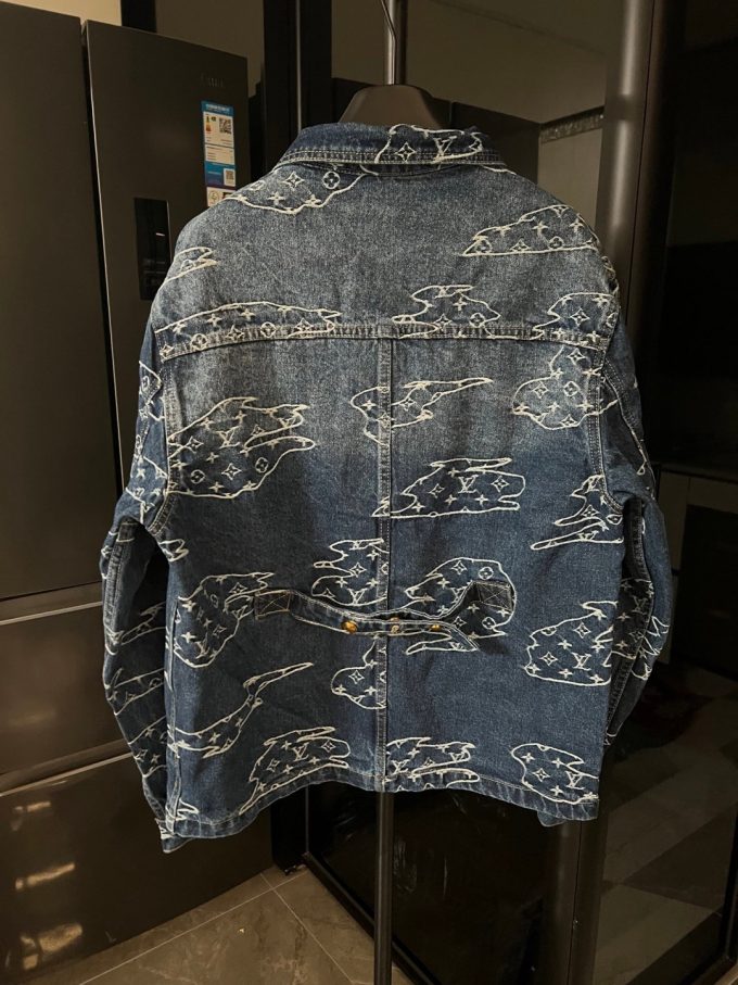 Louis Xiangyun embroidered embossed denim jacket