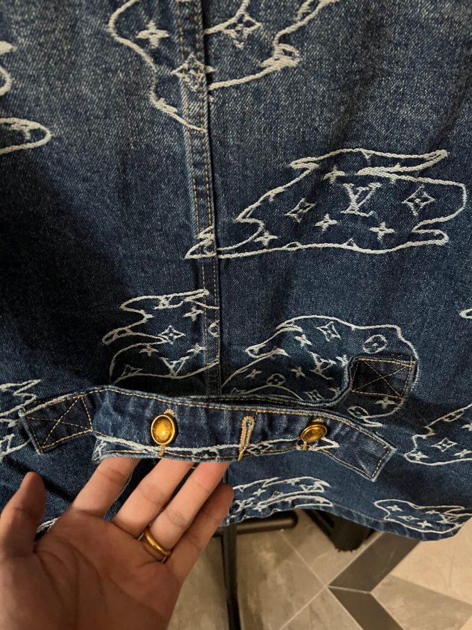 Louis Xiangyun embroidered embossed denim jacket