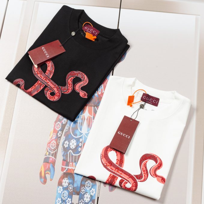 Gucci short-sleeved T-shirt with letter print embroidery and diamond embossing
