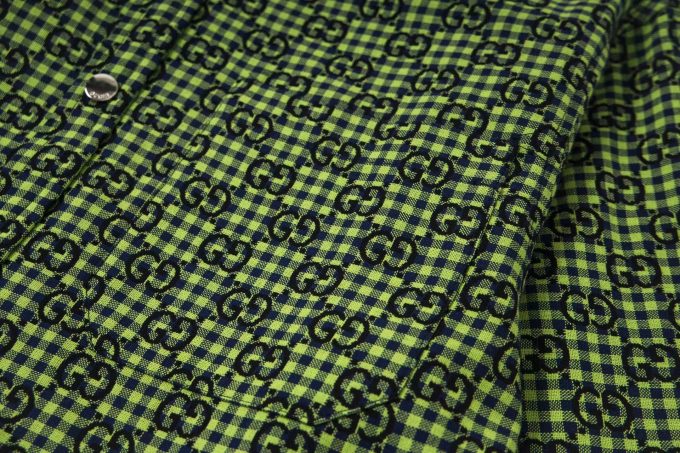Gucci's new long-sleeved lapel shirt with fine check pattern
