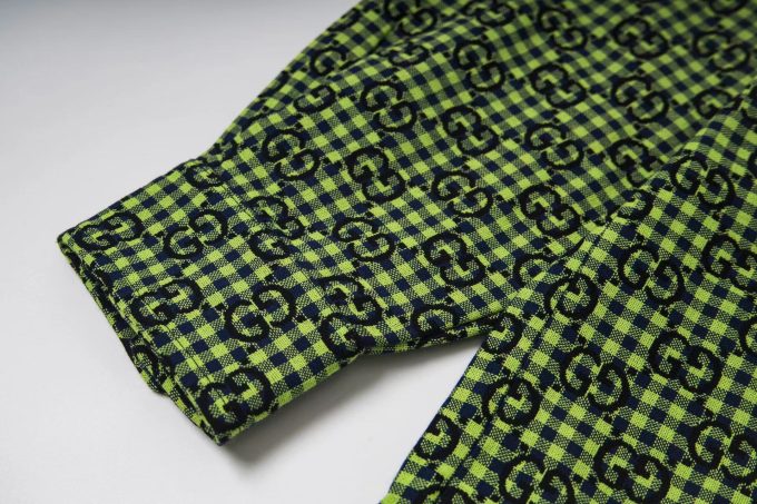 Gucci's new long-sleeved lapel shirt with fine check pattern