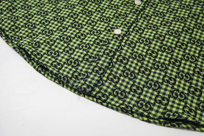 Gucci's new long-sleeved lapel shirt with fine check pattern