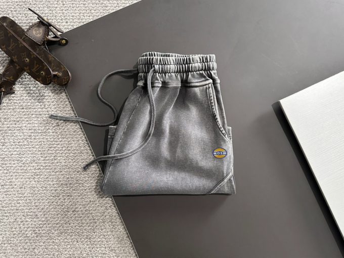 GUCCI's new elastic band casual solid-color loose shorts