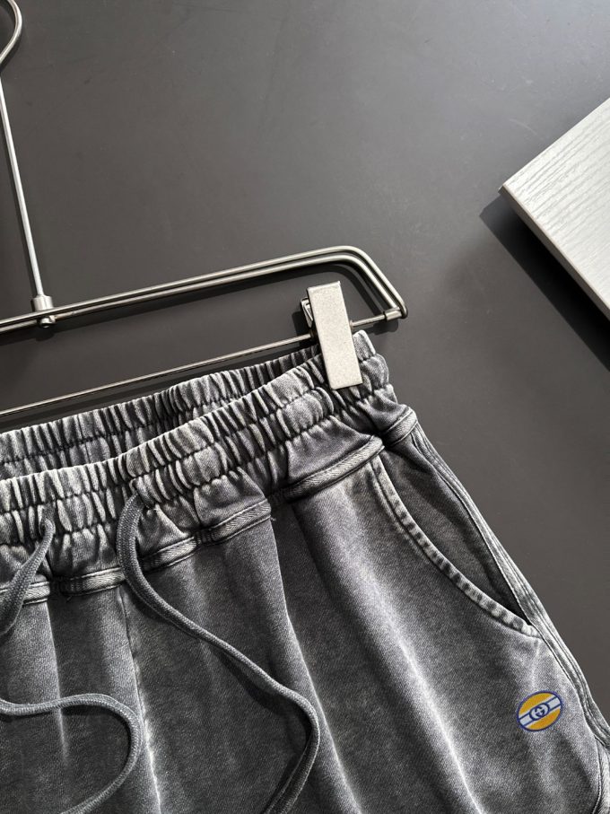 GUCCI's new elastic band casual solid-color loose shorts