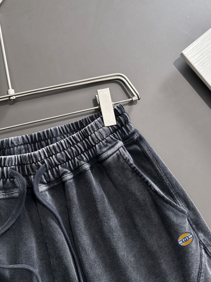 GUCCI's new elastic band casual solid-color loose shorts