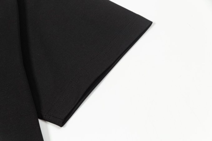 Prada's new triangular striped short-sleeved T-shirt