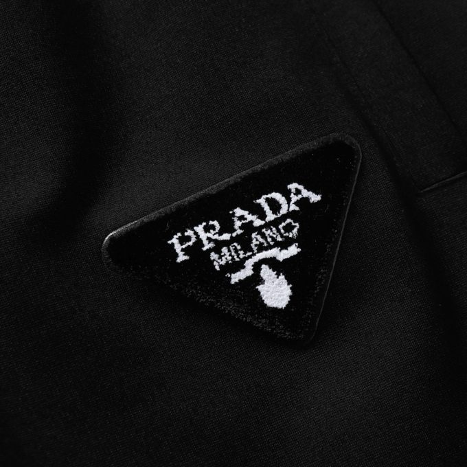 Prada's 2025 early spring new casual shorts
