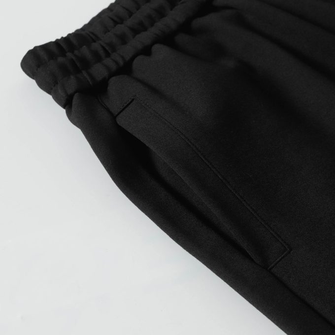 Prada's 2025 early spring new casual shorts