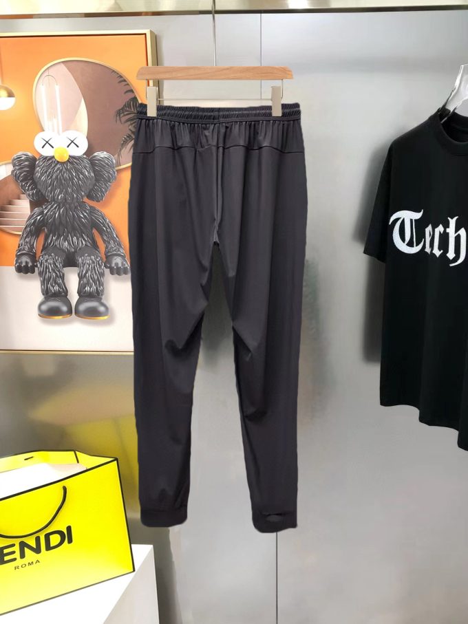 Prada's new summer collection of four-sided elastic dry ice silk pants