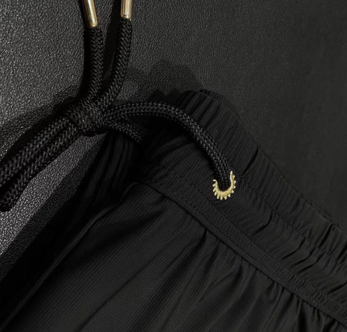 Prada's new summer collection of four-sided elastic dry ice silk pants