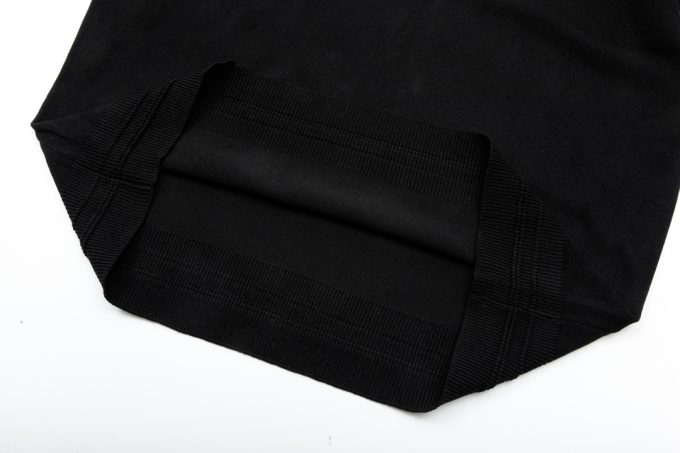 Prada small letter yarn-dyed triangular label knitted round neck