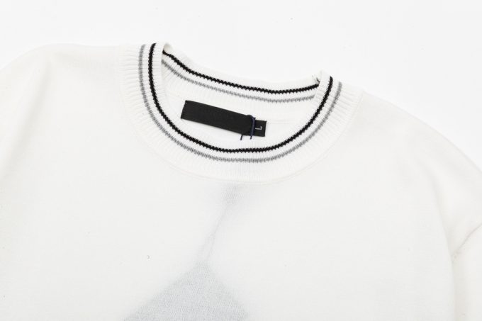 Prada small letter yarn-dyed triangular label knitted round neck