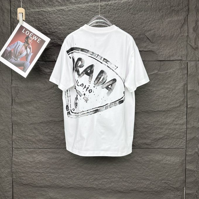 Prada's new ink-wash hand-painted letter couple short-sleeved T-shirt