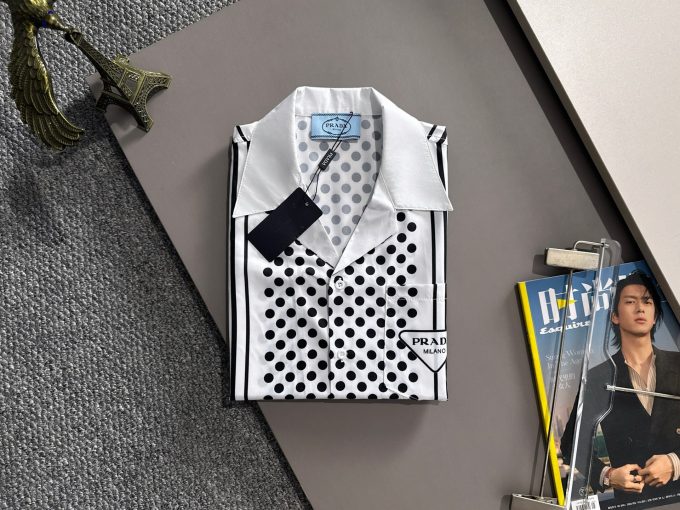 Prada's 2025 summer classic LOGO design full-print shirt