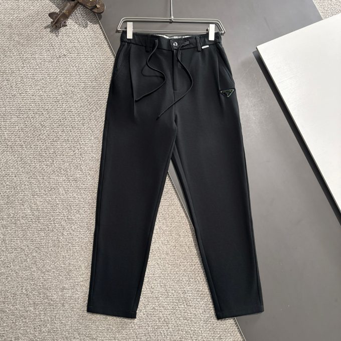 Prada's Spring/Summer 2025 new elastic casual pants