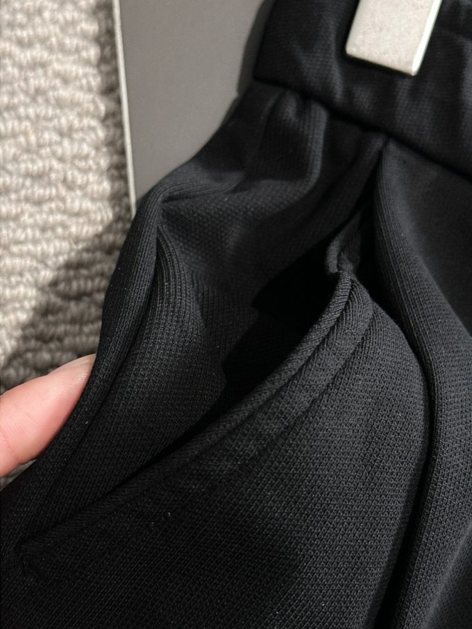 Prada's Spring/Summer 2025 new elastic casual pants