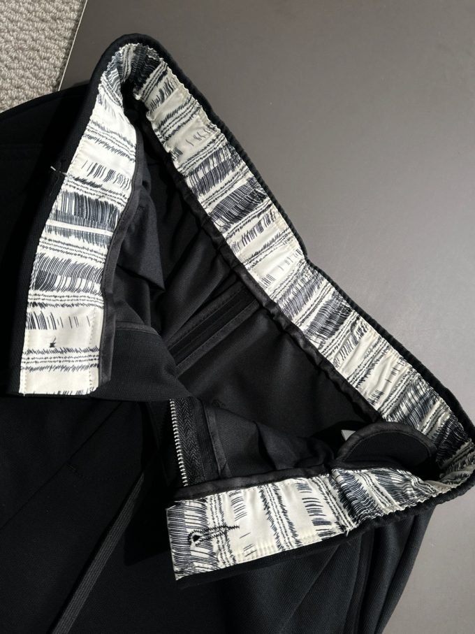 Prada's Spring/Summer 2025 new elastic casual pants