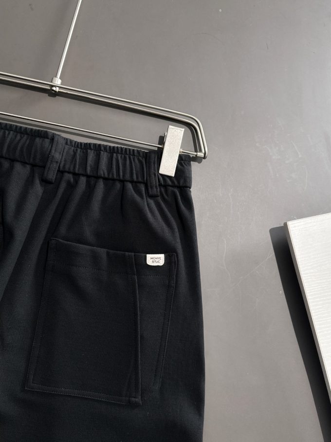 Prada's Spring/Summer 2025 new elastic casual pants