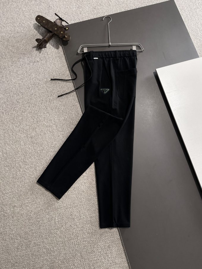 Prada's Spring/Summer 2025 new elastic casual pants