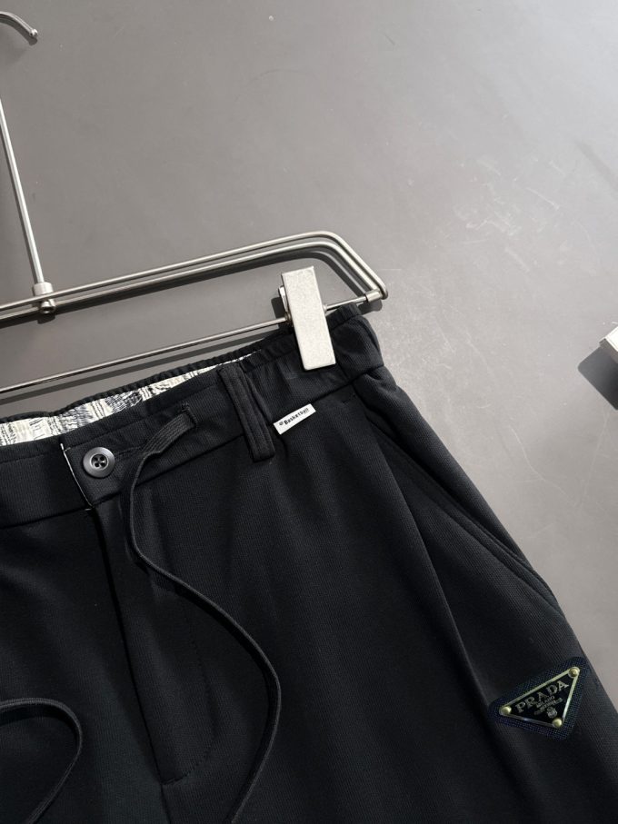 Prada's Spring/Summer 2025 new elastic casual pants