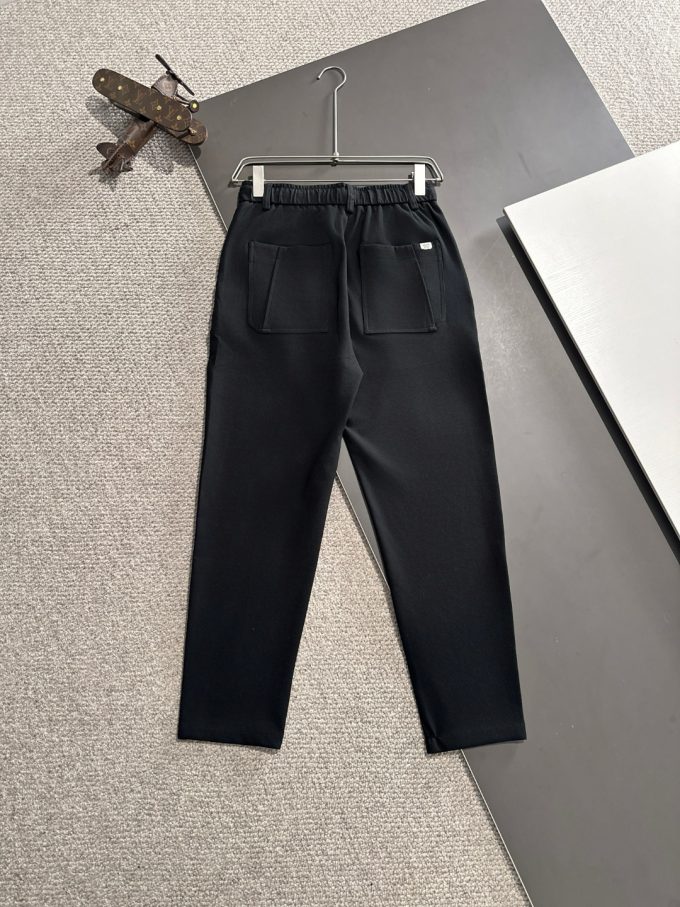 Prada's Spring/Summer 2025 new elastic casual pants