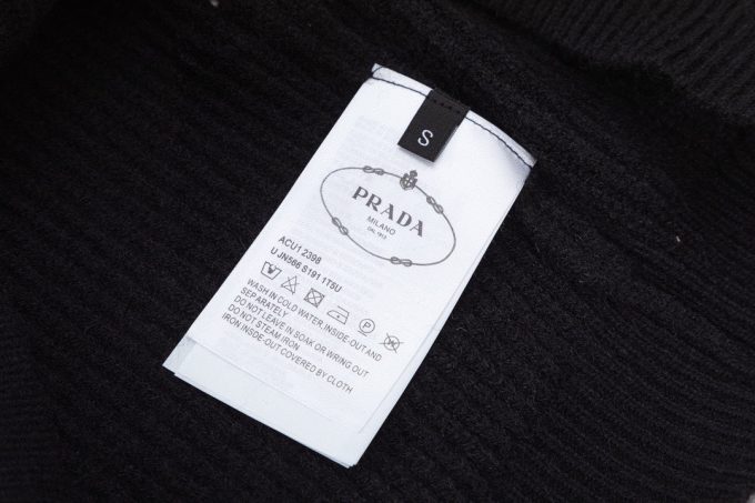 Prada's new 23fw autumn and winter woolen knitted cardigan