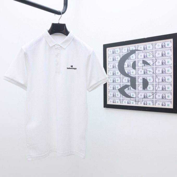 The latest version of Balenciaga's lapel polo short-sleeved shirt
