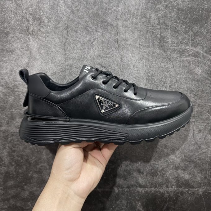 Prada's thick-soled logo lace-up sporty and casual men's shoes series