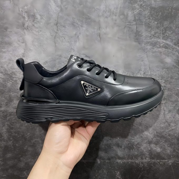 Prada's thick-soled logo lace-up sporty and casual men's shoes series