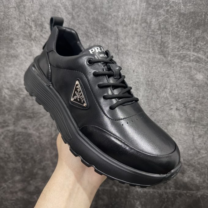 Prada's thick-soled logo lace-up sporty and casual men's shoes series