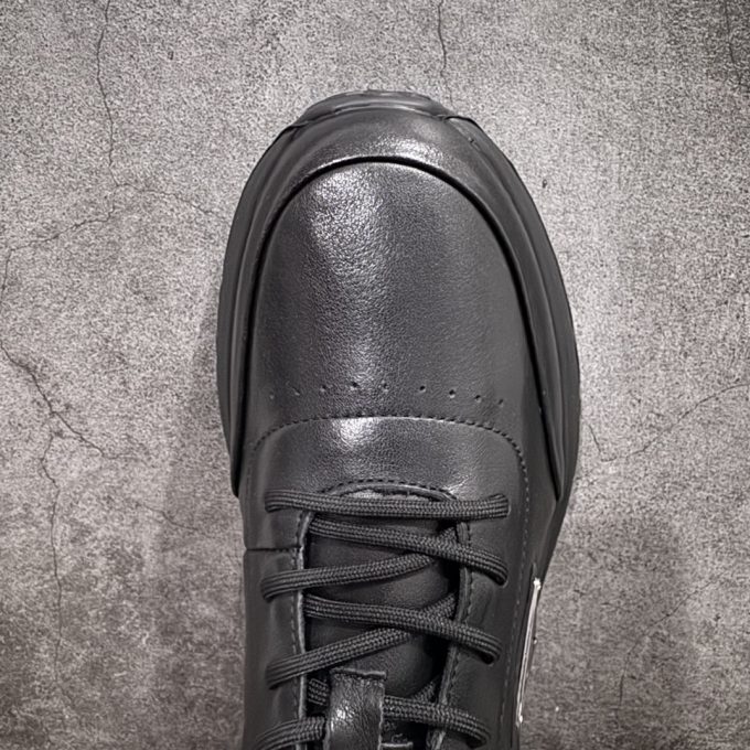 Prada's thick-soled logo lace-up sporty and casual men's shoes series