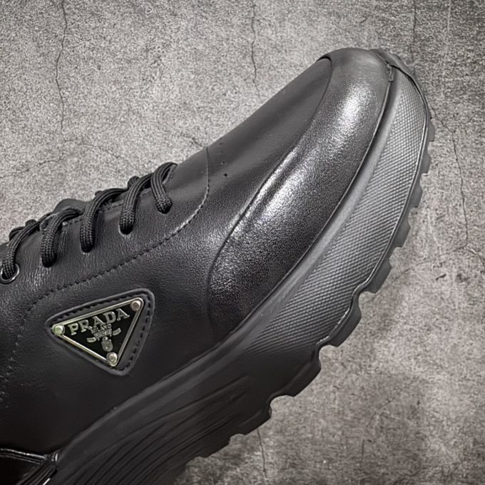 Prada's thick-soled logo lace-up sporty and casual men's shoes series
