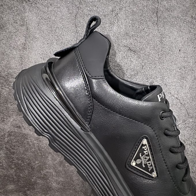 Prada's thick-soled logo lace-up sporty and casual men's shoes series