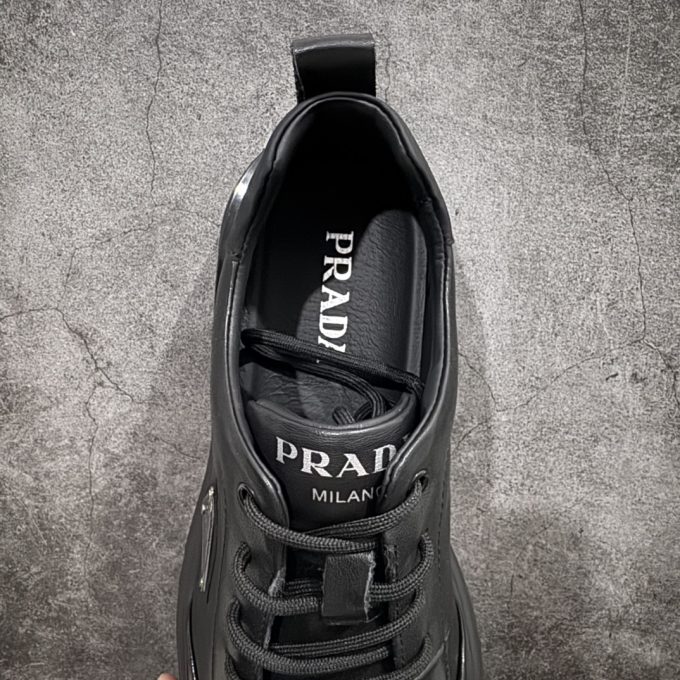 Prada's thick-soled logo lace-up sporty and casual men's shoes series