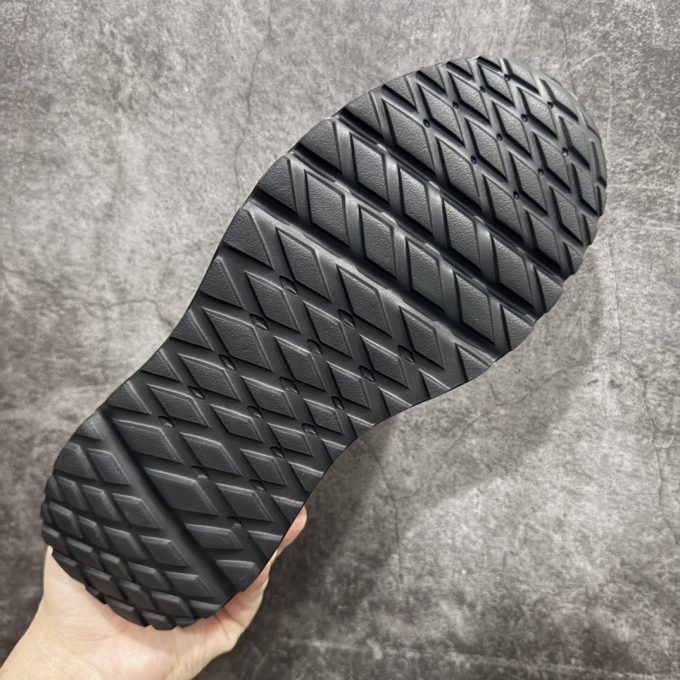 Prada's thick-soled logo lace-up sporty and casual men's shoes series
