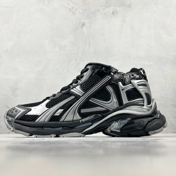 Balenciaga Runner in black