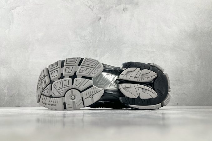 Balenciaga Runner in black