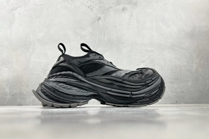 Balenciaga Platform Reduced in black and grey