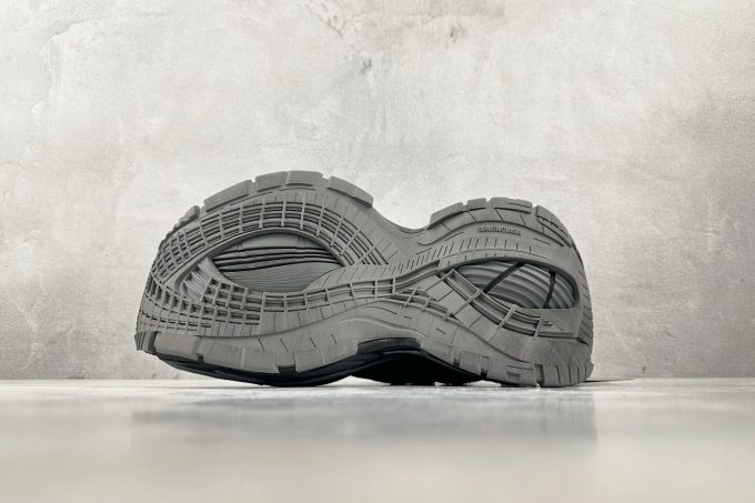 Balenciaga Platform Reduced in black and grey
