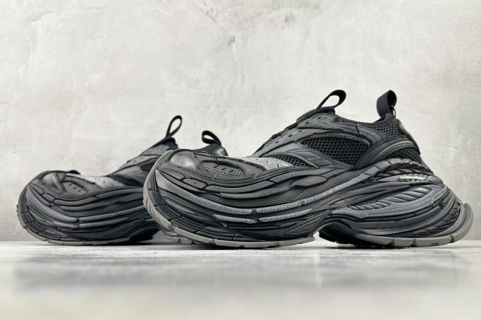 Balenciaga Platform Reduced in black and grey